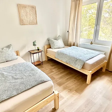 Apartment 2-raum-wohnung Mit Balkon *