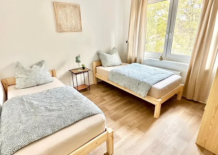 Apartment 2-raum-wohnung Mit Balkon *